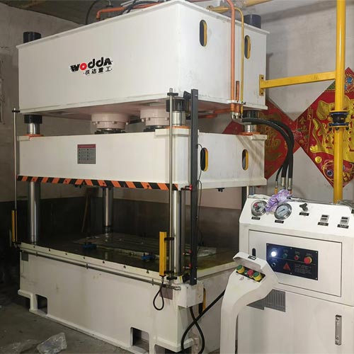 250噸汽車發動機下護板成型液壓機