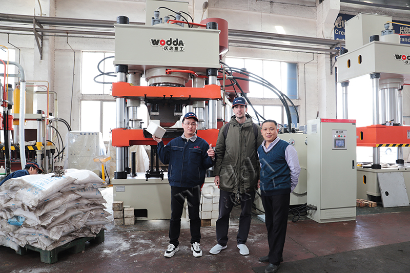 牛羊舔磚液壓機 牛羊舔磚液壓機