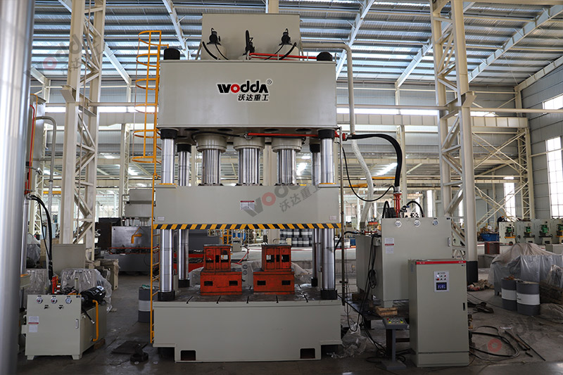 1500噸復合材料汽車配件液壓機 1500噸復合材料汽車配件液壓機