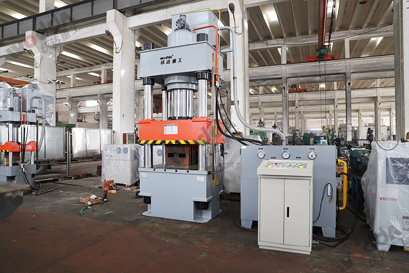 500噸三梁四柱液壓機 500噸三梁四柱液壓機