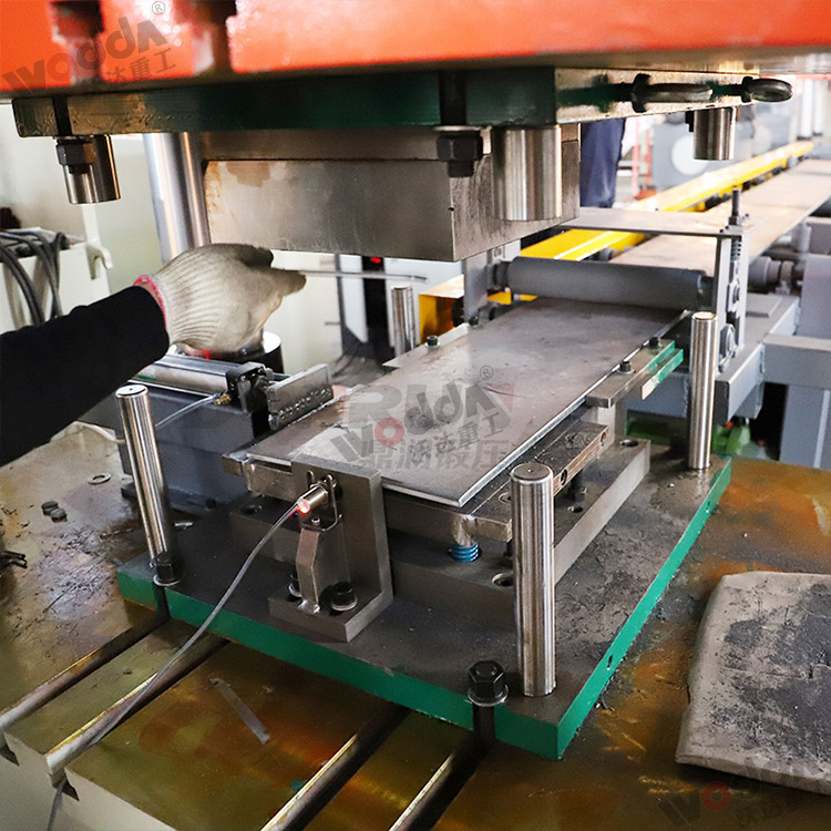 礦用錨桿托盤(pán)液壓機(jī)沖壓錨桿托盤(pán)現(xiàn)場(chǎng) 礦用錨桿托盤(pán)液壓機(jī)沖壓錨桿托盤(pán)現(xiàn)場(chǎng)