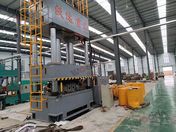 800噸汽車配件液壓機(jī)客戶現(xiàn)場 800噸汽車配件液壓機(jī)客戶現(xiàn)場