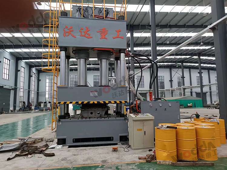 800噸汽車配件液壓機(jī) 800噸汽車配件液壓機(jī)