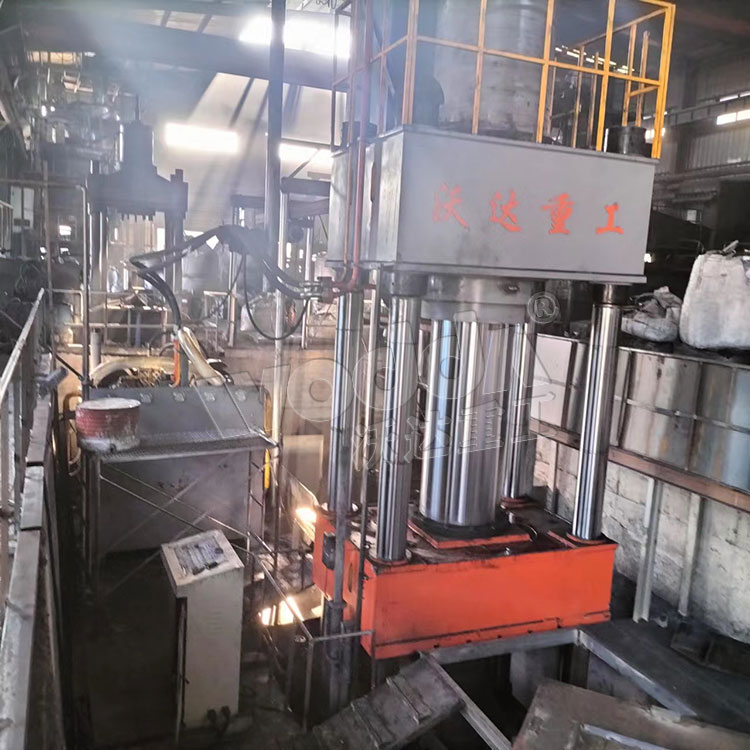 石墨坩堝液壓機客戶現場