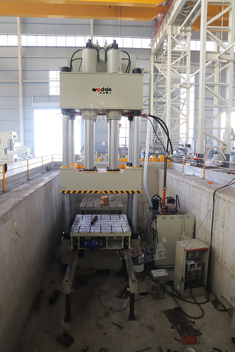 1500噸液壓機(jī) 1500噸液壓機(jī)