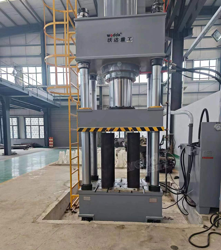 復合材料模壓機客戶車間現場