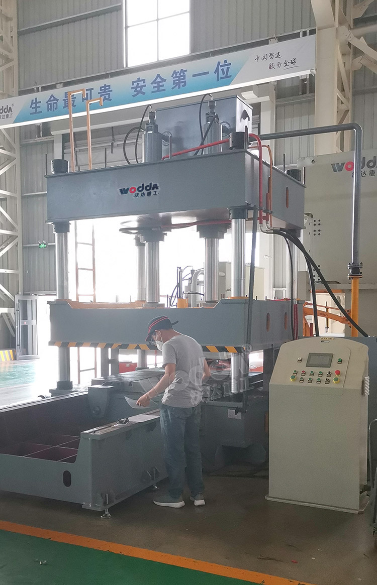 160輪胎模具試驗(yàn)機(jī)車間實(shí)拍圖 160輪胎模具試驗(yàn)機(jī)車間實(shí)拍圖