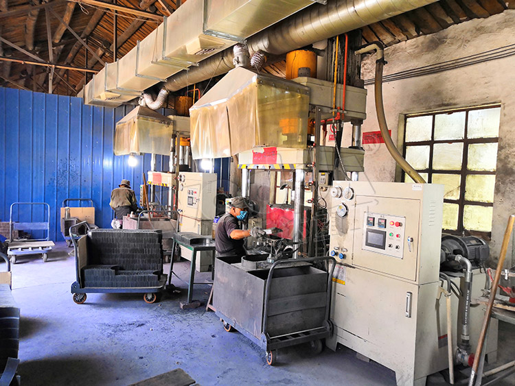 剎車片鋼背成型液壓機.jpg 剎車片鋼背成型液壓機.jpg