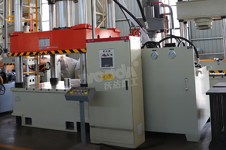 500噸液壓機（PLC動力柜、移動控制臺）