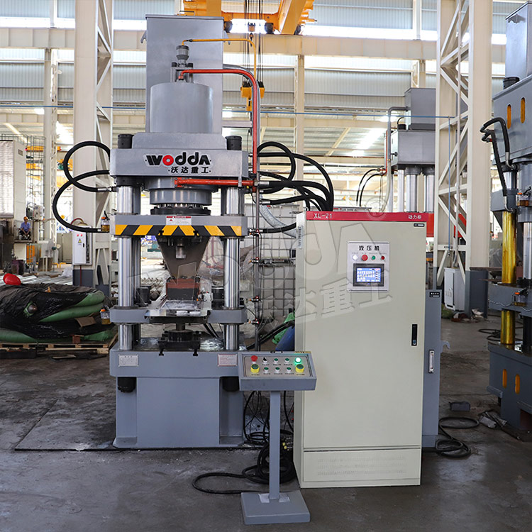 315噸陶瓷粉末成型液壓機車間實物 315噸陶瓷粉末成型液壓機車間實物