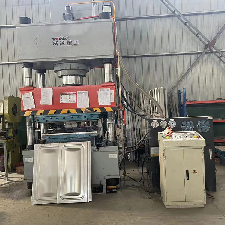 不銹鋼水箱板液壓機(jī)