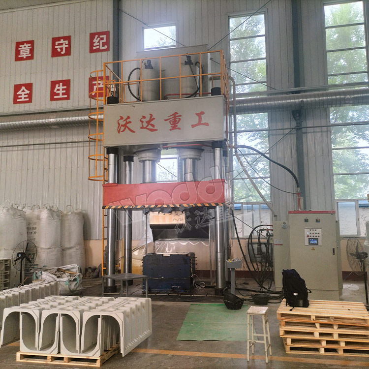 800四柱液壓機(U型排水溝成型液壓機)客戶現(xiàn)場 800四柱液壓機(U型排水溝成型液壓機)客戶現(xiàn)場