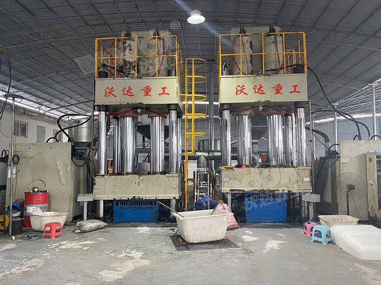 1000噸模壓建筑塑料模殼成型液壓機客戶現(xiàn)場 1000噸模壓建筑塑料模殼成型液壓機客戶現(xiàn)場