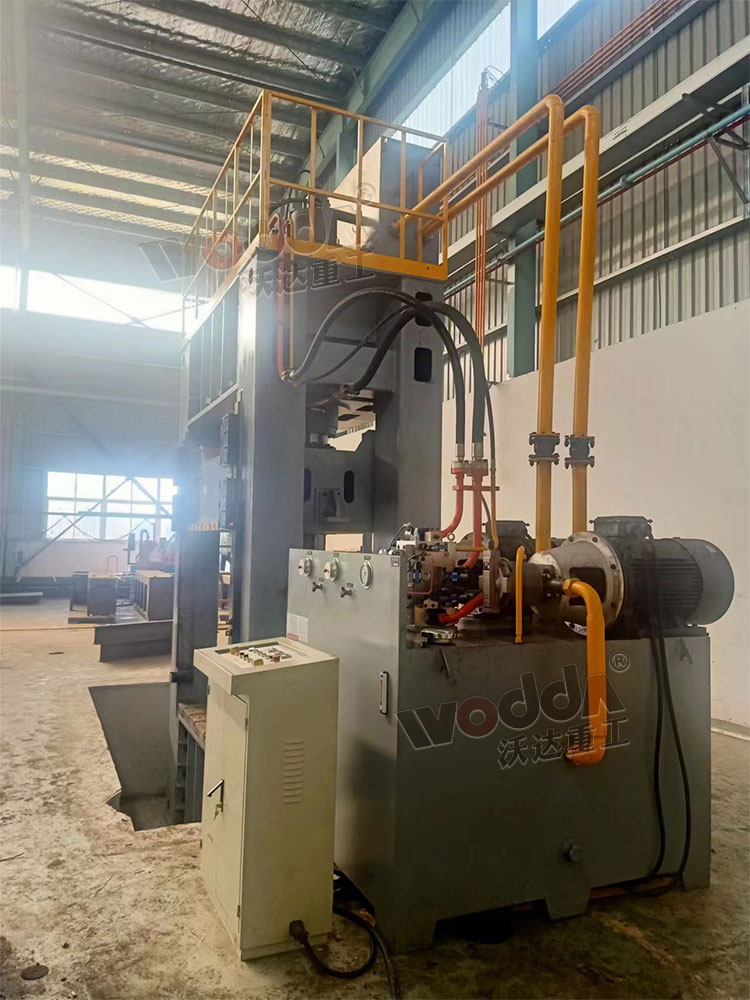 800噸框架液壓機安裝完成 800噸框架液壓機安裝完成