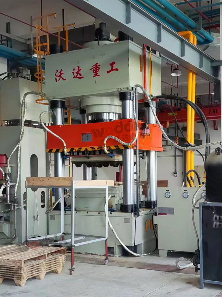 1000噸木屑托盤成型液壓機