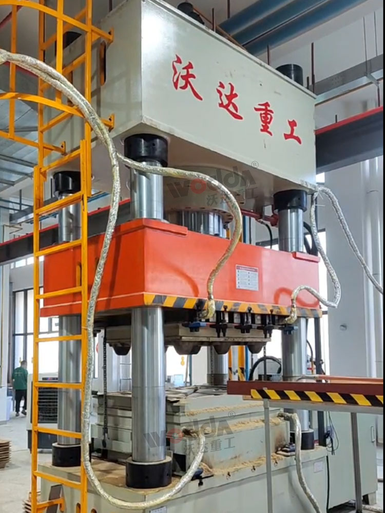 木屑托盤成型液壓機客戶現場