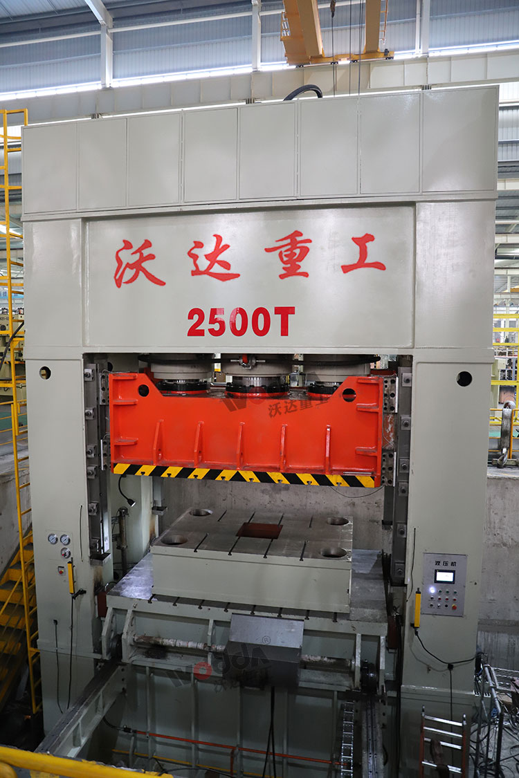 2500噸汽車配件成型液壓機(jī) 2500噸汽車配件成型液壓機(jī)