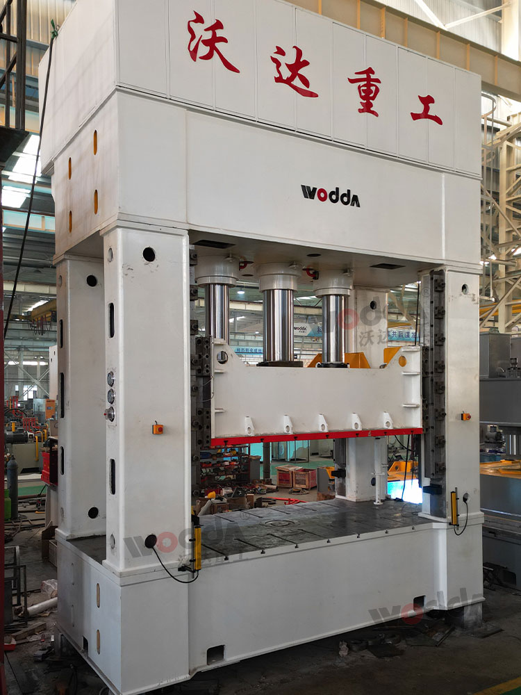 630噸框架式液壓機車間試機 630噸框架式液壓機車間試機