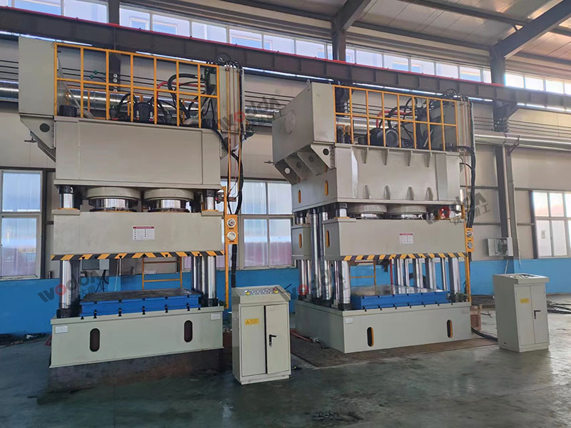 2500噸聚丙烯壓濾板成型液壓機現場.jpg 2500噸聚丙烯壓濾板成型液壓機現場.jpg