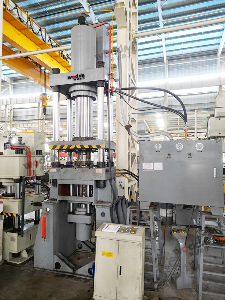 100噸汽車濾清器外殼拉伸液壓機(jī) 100噸汽車濾清器外殼拉伸液壓機(jī)