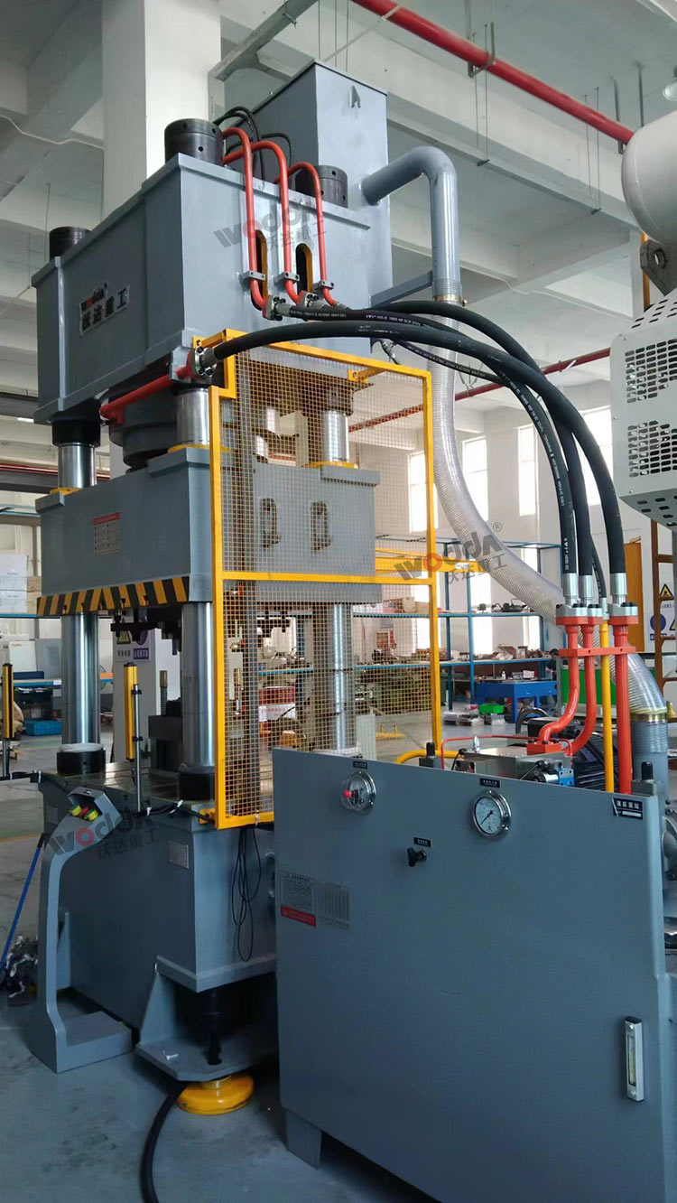 630噸汽車零部件成型液壓機客戶現場 630噸汽車零部件成型液壓機客戶現場