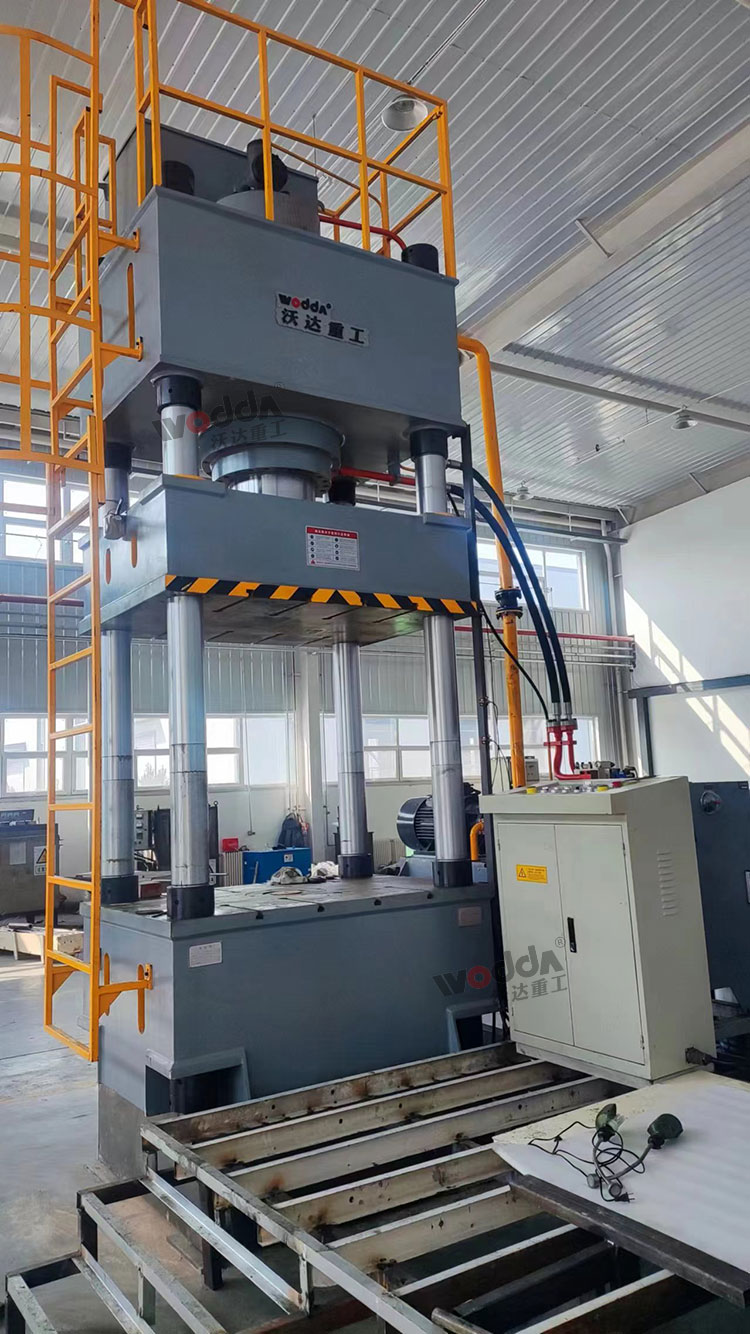 500噸三梁四柱液壓機客戶現場 500噸三梁四柱液壓機客戶現場