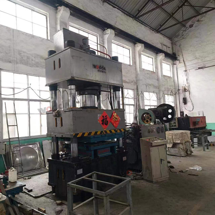 400噸三梁四柱油壓機 400噸三梁四柱油壓機