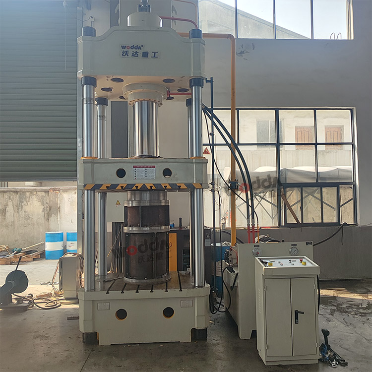 315噸四柱液壓機客戶現場