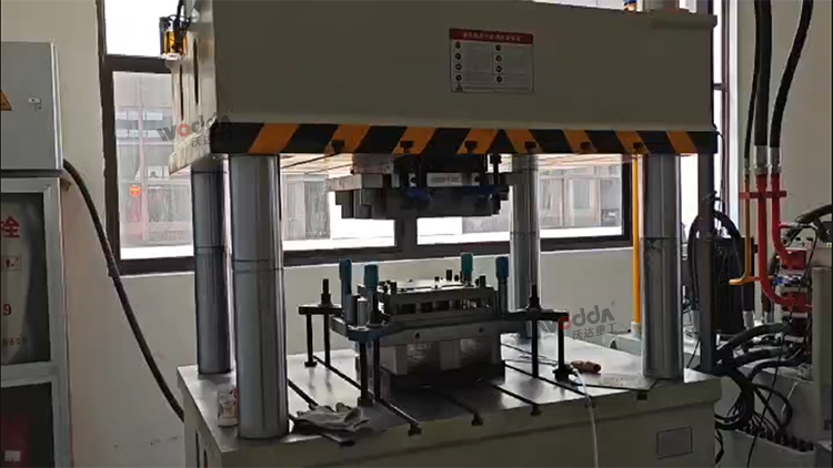 315噸四柱液壓機沖壓汽車配件 315噸四柱液壓機沖壓汽車配件