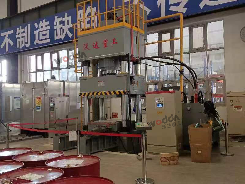 1000噸復合材料成型四柱液壓機 1000噸復合材料成型四柱液壓機