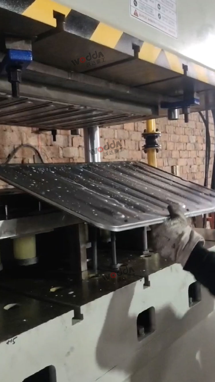 200噸四柱液壓機沖壓節能燈后殼成型 200噸四柱液壓機沖壓節能燈后殼成型