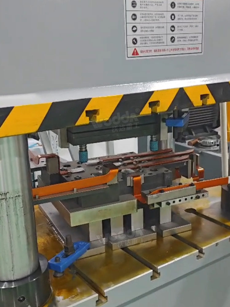 400噸四柱液壓機沖壓導電傳輸帶 400噸四柱液壓機沖壓導電傳輸帶