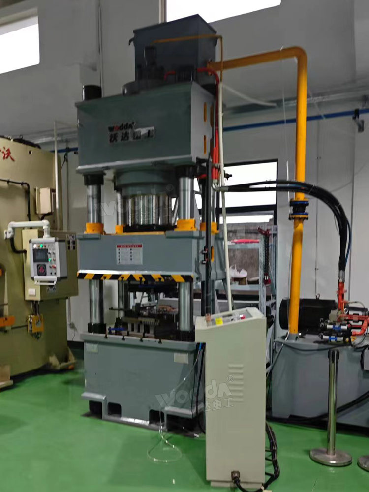 400噸三梁四柱液壓機 400噸三梁四柱液壓機