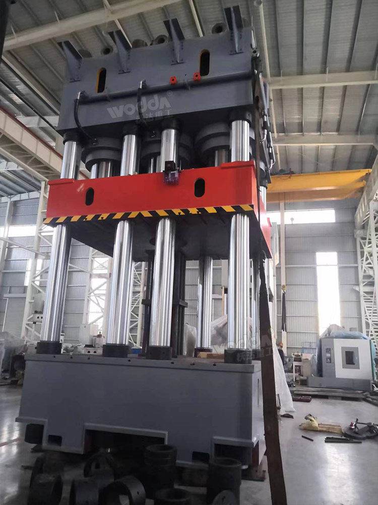 4500噸鋼木門壓花機車間安裝 4500噸鋼木門壓花機車間安裝