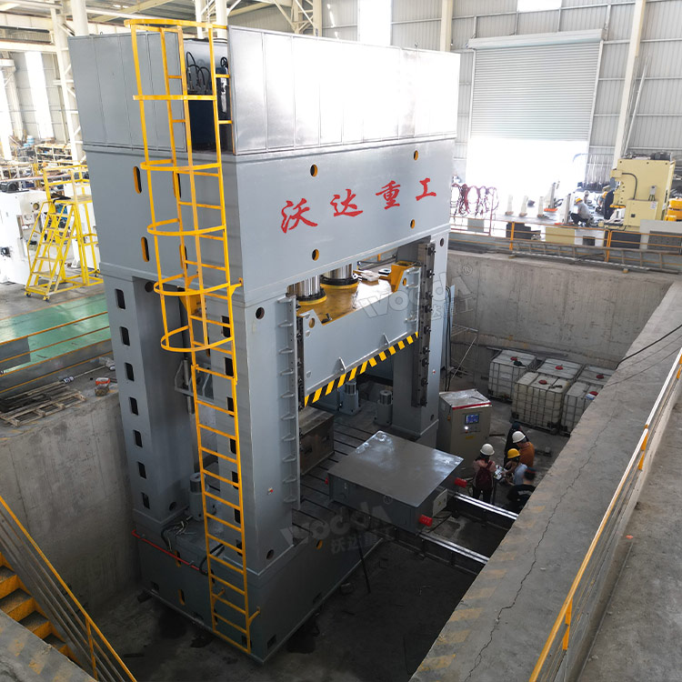 2000噸框架式液壓機車間實物 2000噸框架式液壓機車間實物