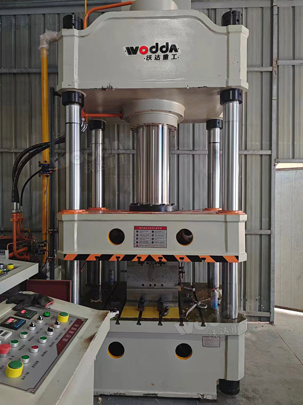 315噸三梁四柱液壓機(jī)客戶(hù)現(xiàn)場(chǎng) 315噸三梁四柱液壓機(jī)客戶(hù)現(xiàn)場(chǎng)