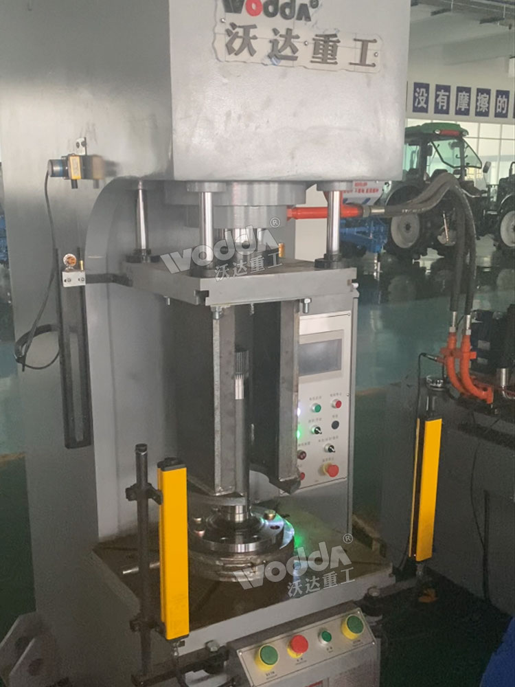 63噸單柱壓裝液壓機現場