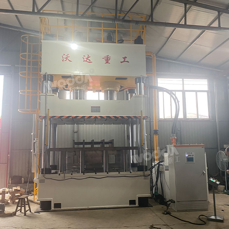 1000噸鈑金成型液壓機客戶現場