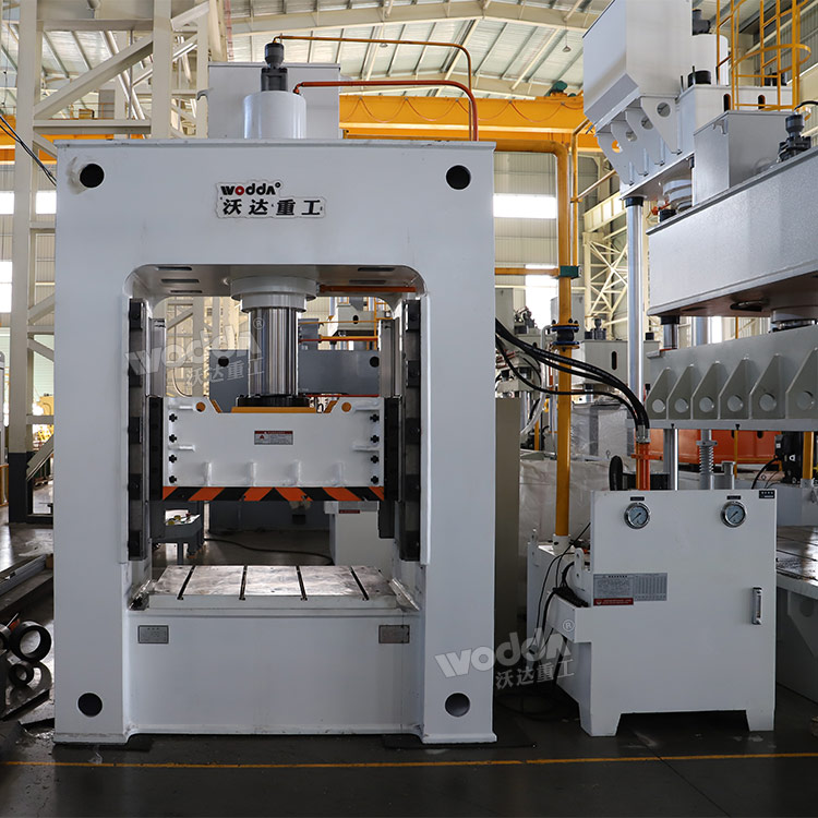 150噸框架式液壓機車間實物圖 150噸框架式液壓機車間實物圖