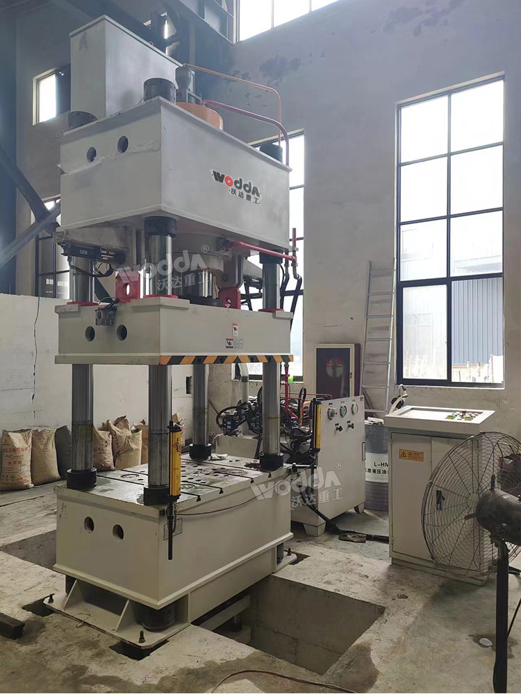 400噸液壓墊拉伸機安裝完成 400噸液壓墊拉伸機安裝完成