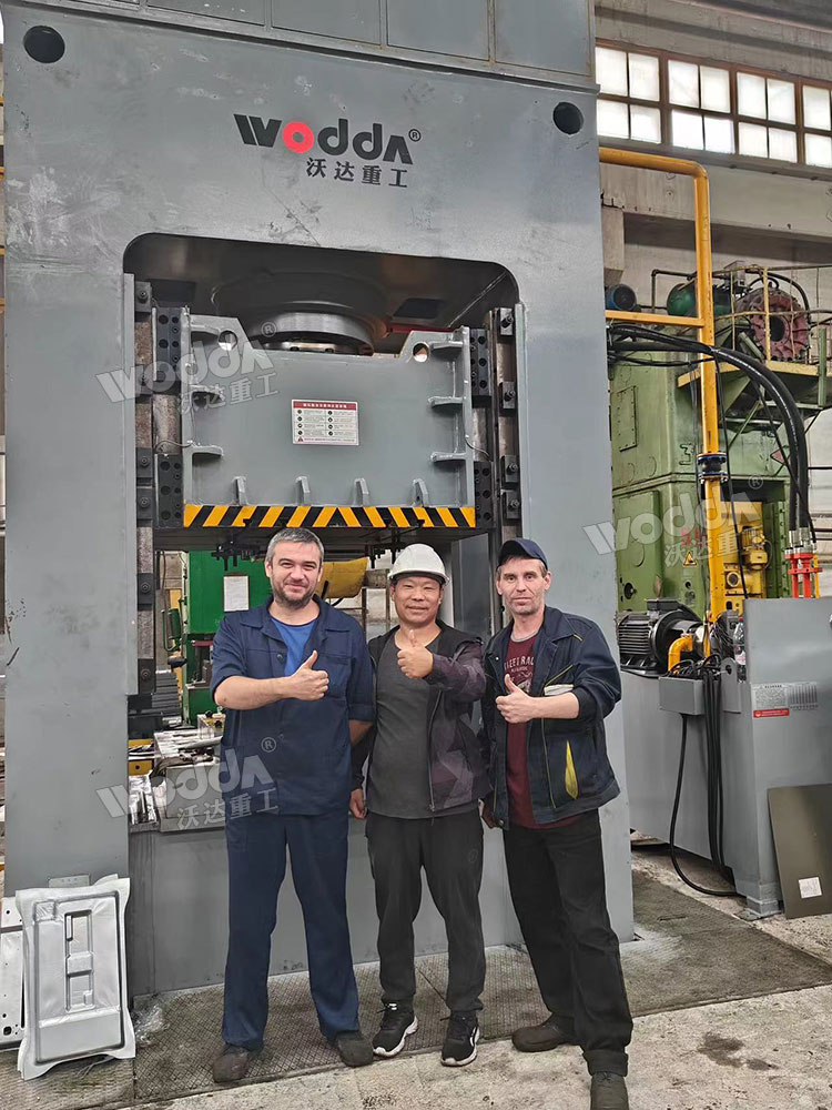 630噸汽車配件成型液壓機客戶現場 630噸汽車配件成型液壓機客戶現場