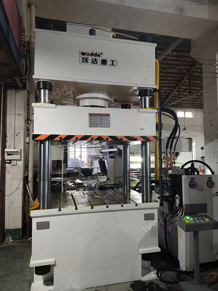 315噸三梁四柱液壓機(jī) 315噸三梁四柱液壓機(jī)