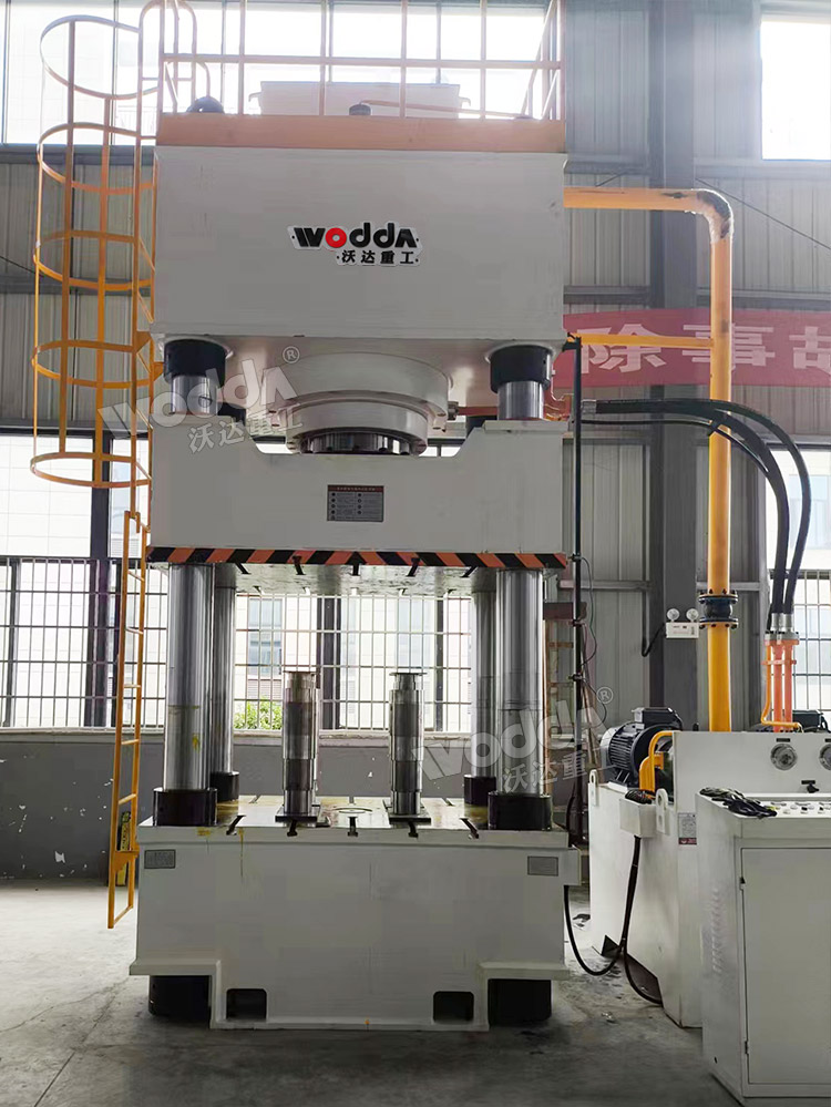 1000噸下頂缸拉伸液壓機現場