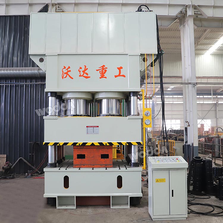 2000噸壓濾機(jī)濾板成型液壓機(jī)車間實(shí)物 2000噸壓濾機(jī)濾板成型液壓機(jī)車間實(shí)物