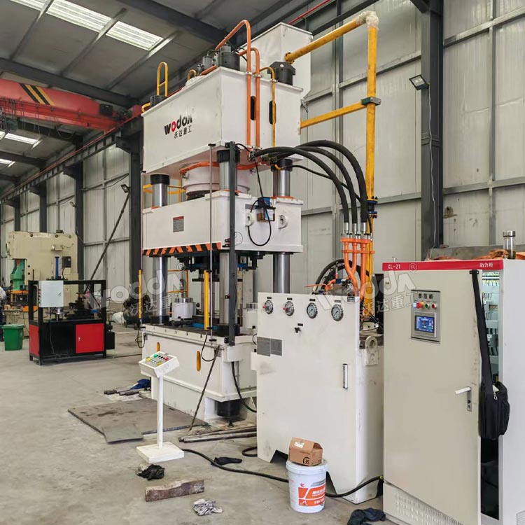 800噸三梁四柱液壓機 800噸三梁四柱液壓機