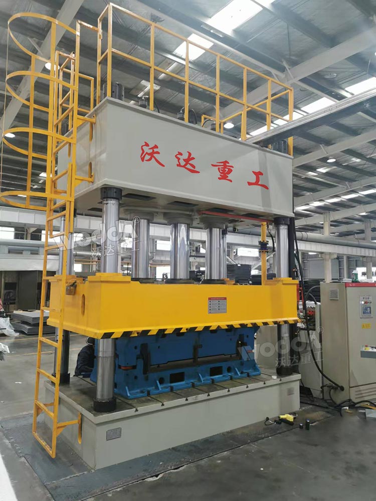 400噸汽車內(nèi)飾件成型液壓機(jī)現(xiàn)場(chǎng) 400噸汽車內(nèi)飾件成型液壓機(jī)現(xiàn)場(chǎng)