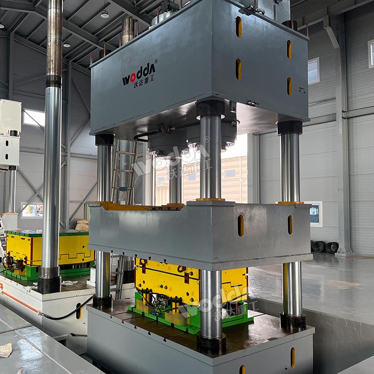 1000噸三梁四柱液壓機 1000噸三梁四柱液壓機