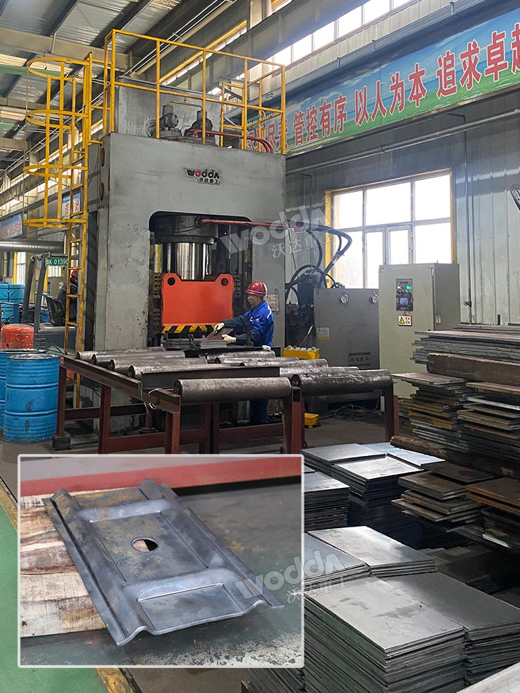 800噸W型礦用錨桿托盤液壓機現場