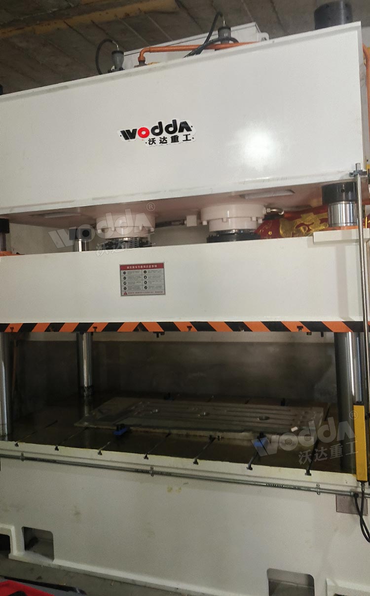 250噸汽車發動機下護板成型液壓機 250噸汽車發動機下護板成型液壓機