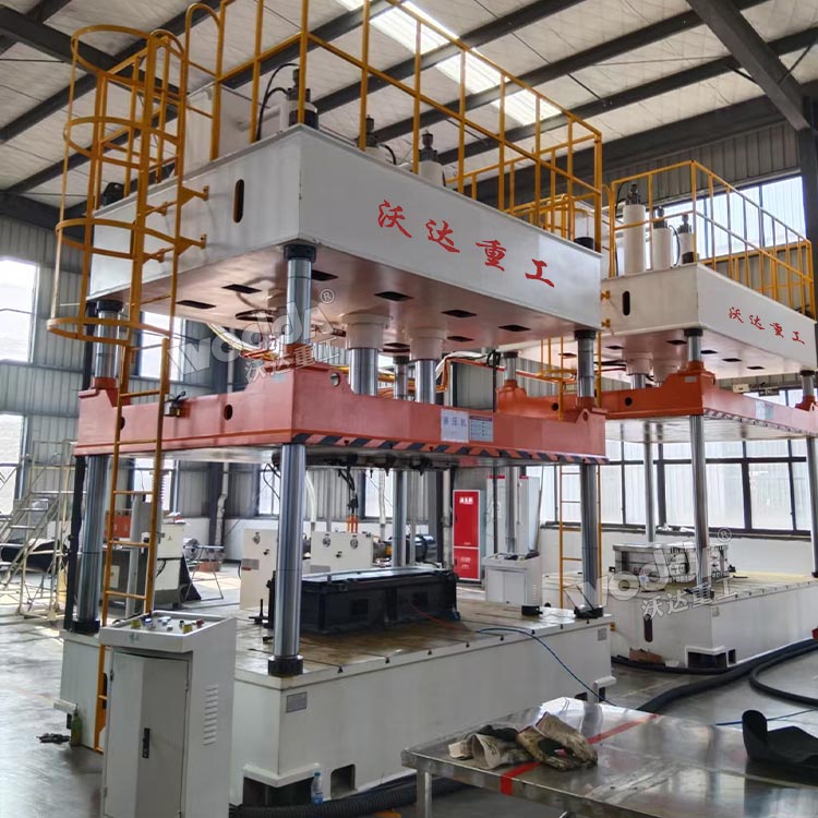 315噸汽車內飾件成型液壓機現場 315噸汽車內飾件成型液壓機現場